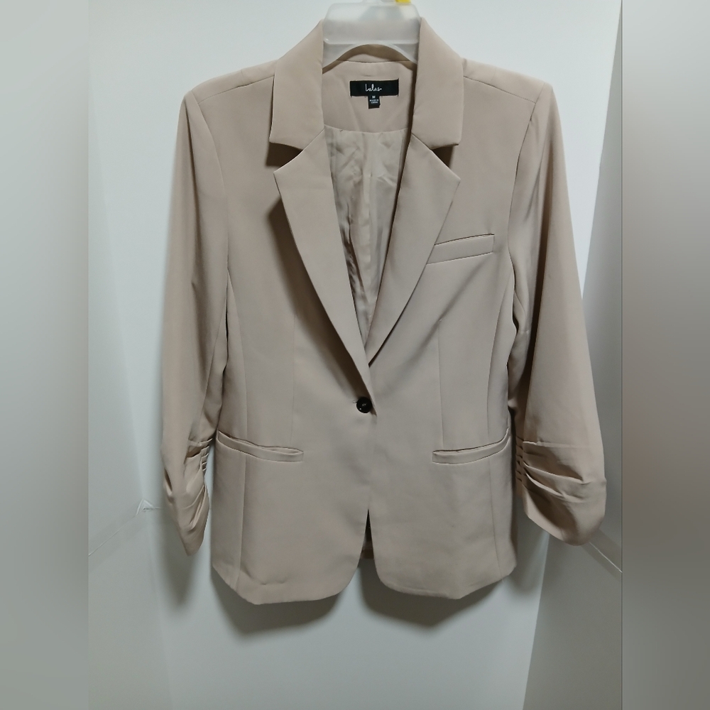 Lulu's Tan Blazer with Double-Breasted Design and Classic Collar